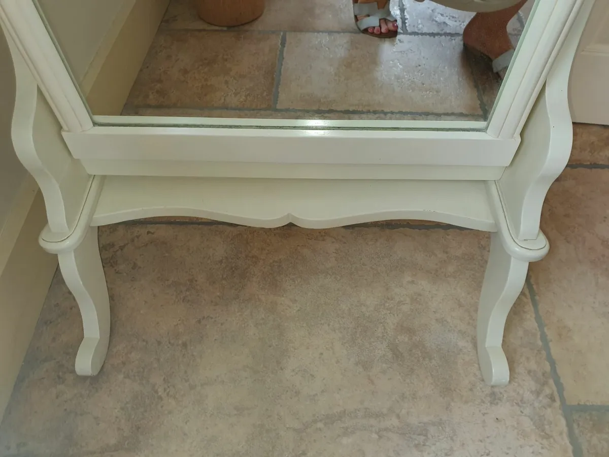 Mirrors and pendant lights - Image 3