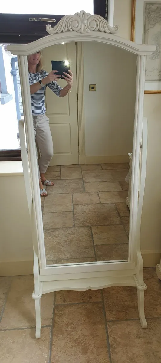 Mirrors and pendant lights - Image 2