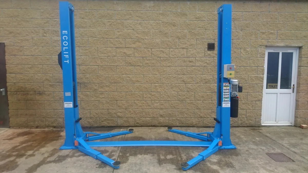 2 post lift 2nd hand - Image 1