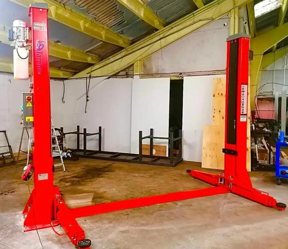 2 post lift 2nd hand - Image 2