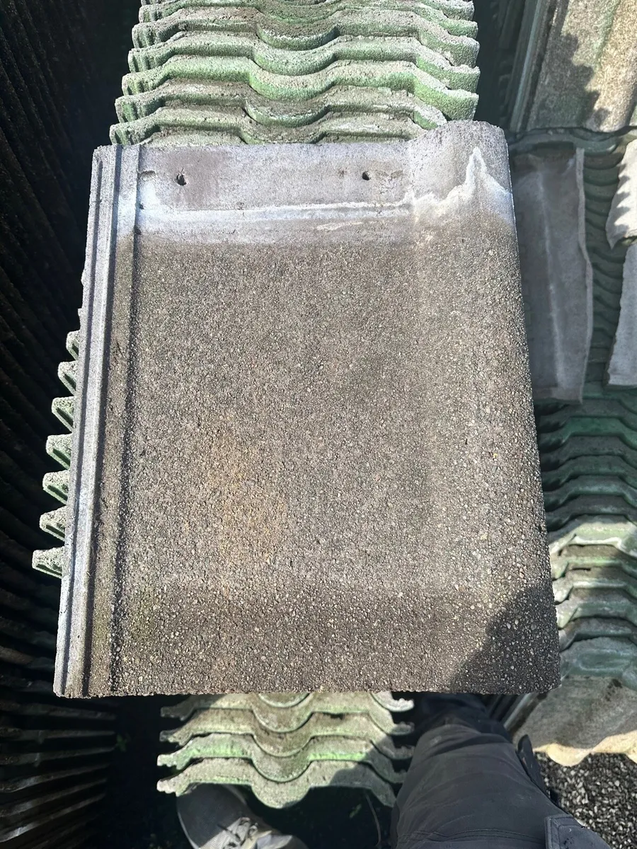 Large selection of reclaimed roof tiles - Image 3