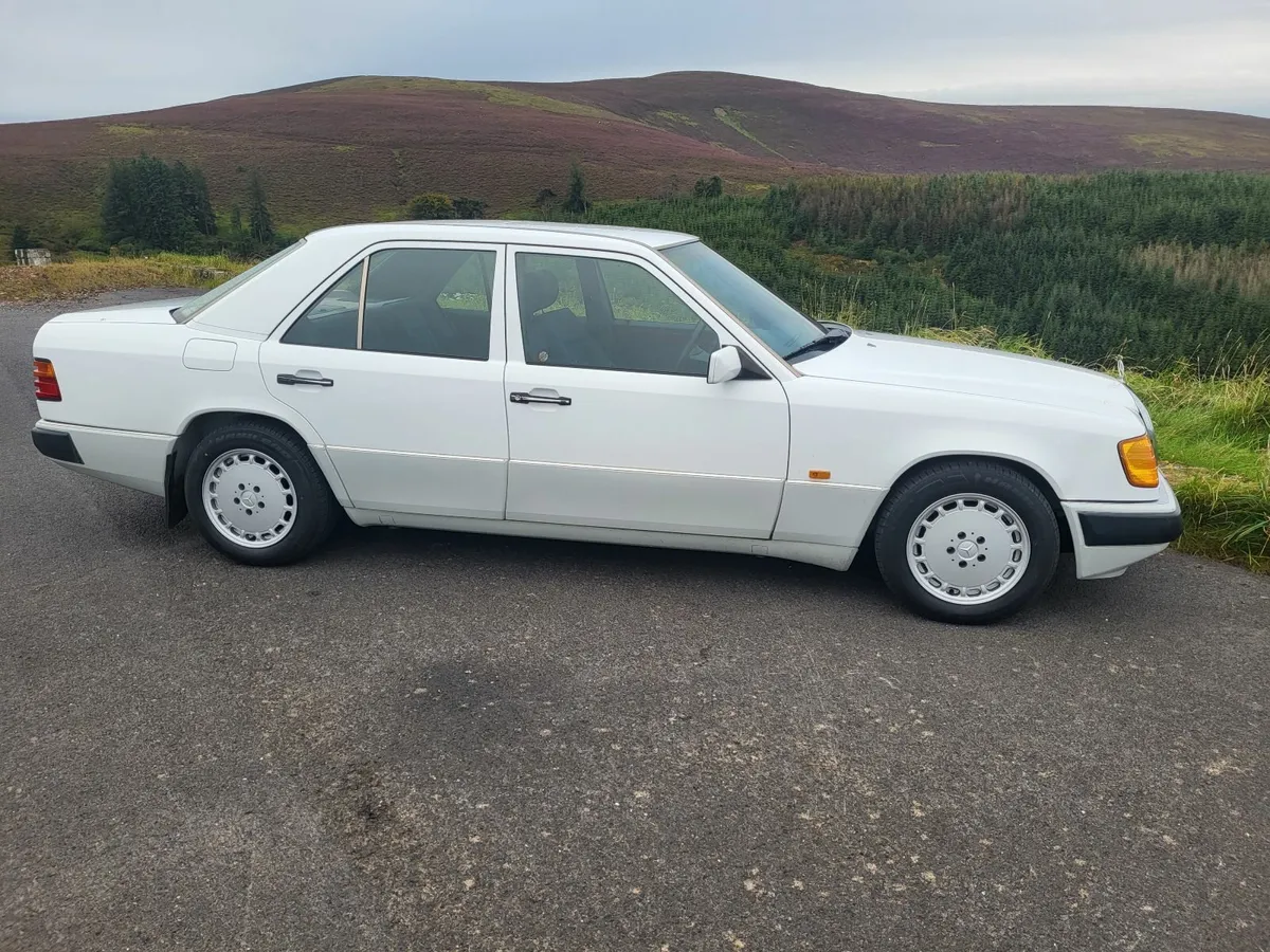 MERCEDES BENZ 200E AUTO LOW MILEAGE - Image 1