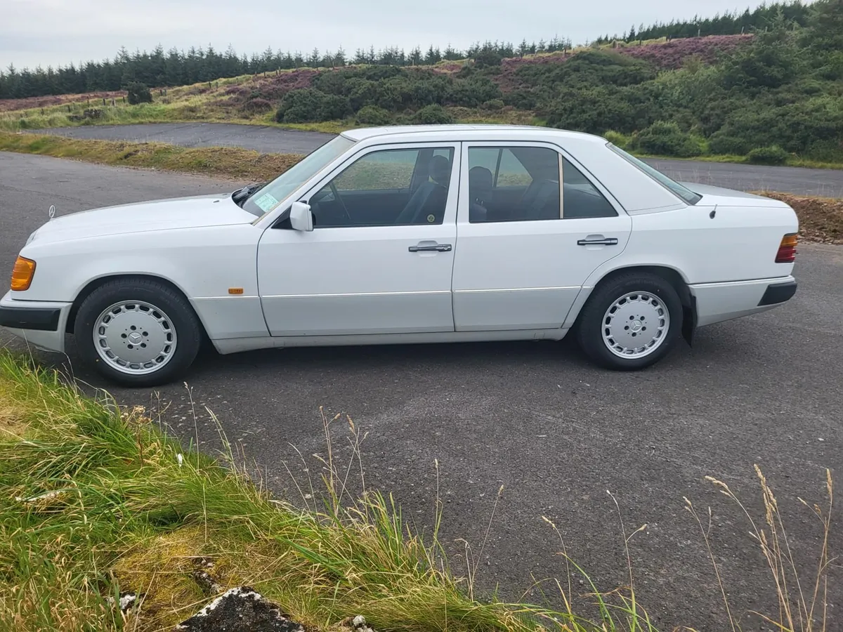 MERCEDES BENZ 200E AUTO LOW MILEAGE - Image 2
