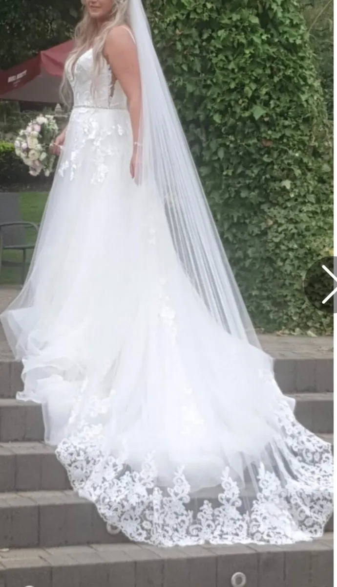 Wedding dress/accessories - Image 2