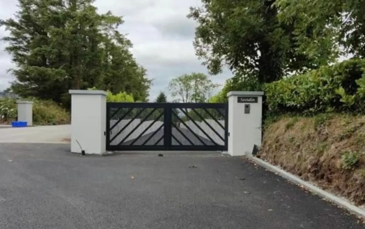 CONTEMPORARY GATES - Image 2
