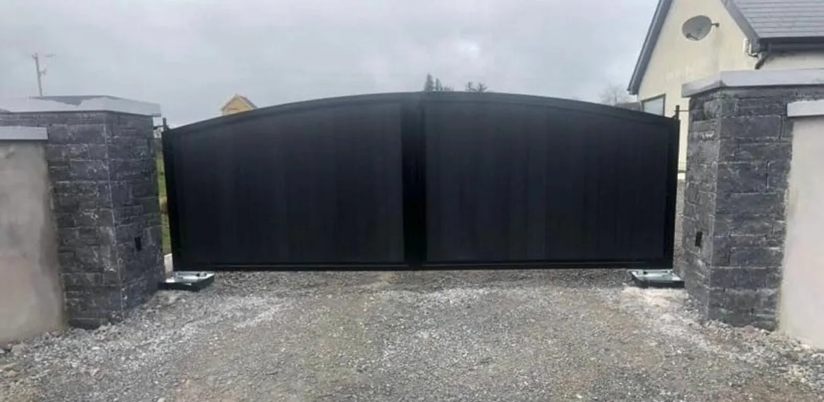 BOARDED GATES - Image 4