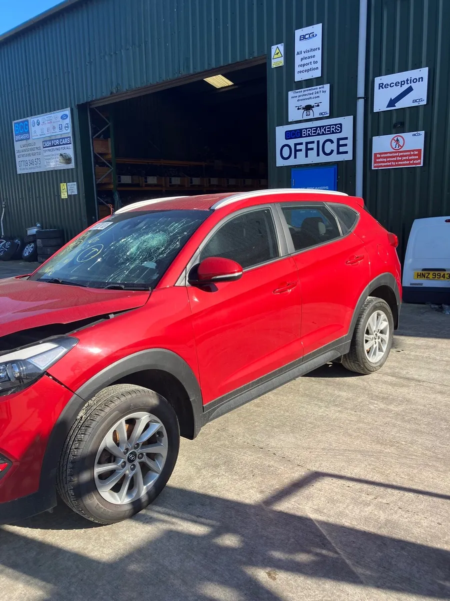 2018 Hyundai Tucson parts breaking - Image 2