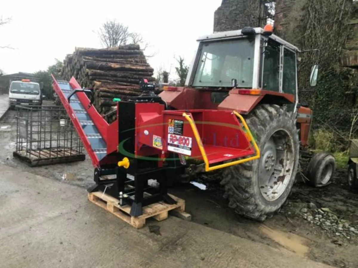 Branchlogger/chipper with conveyor and Flywheel - Image 4