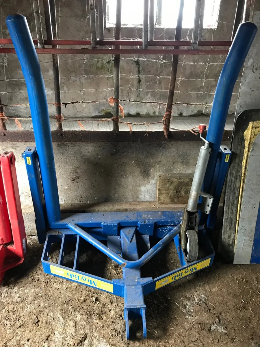 Nugent & Moyfab Bale Lifters & Bale spike for sale - Image 1