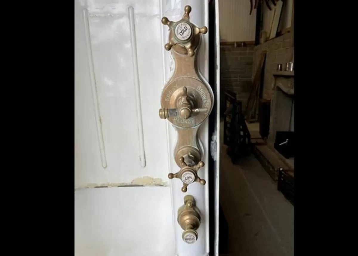 Victorian cast iron bath & canopy - Image 3