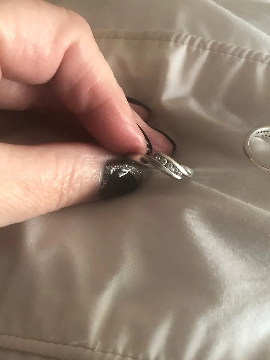 9ct gold ring - Image 1