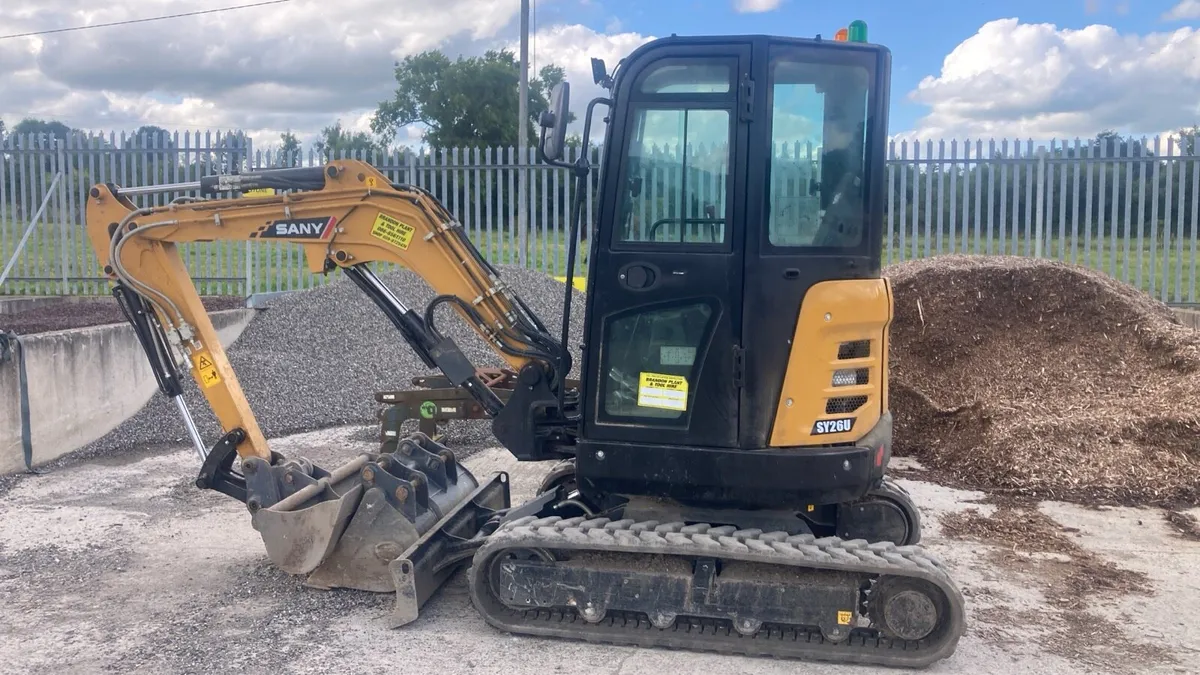 3 ton digger like  new - Image 1