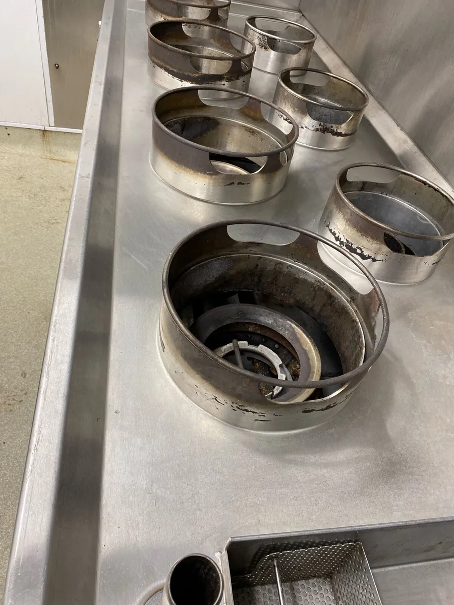 Seven ring gas cooker suitable for Indian or Thai - Image 1