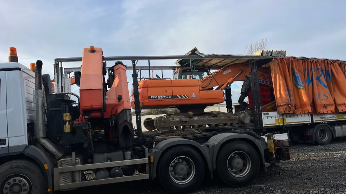 Doosan dx 225, 140 ,340,300 exports 2010 upwards - Image 2