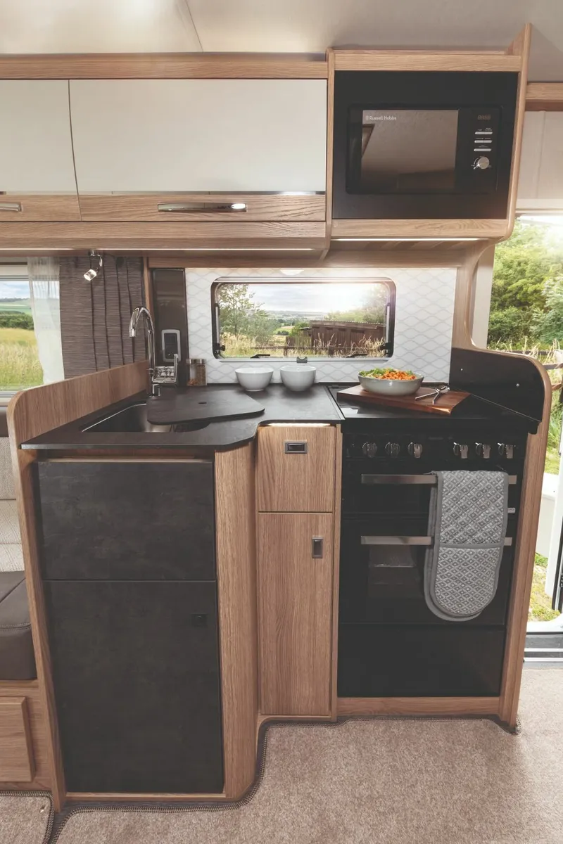 Save £8,860 Was £81,855 Luxury Rear Lounge - Image 4