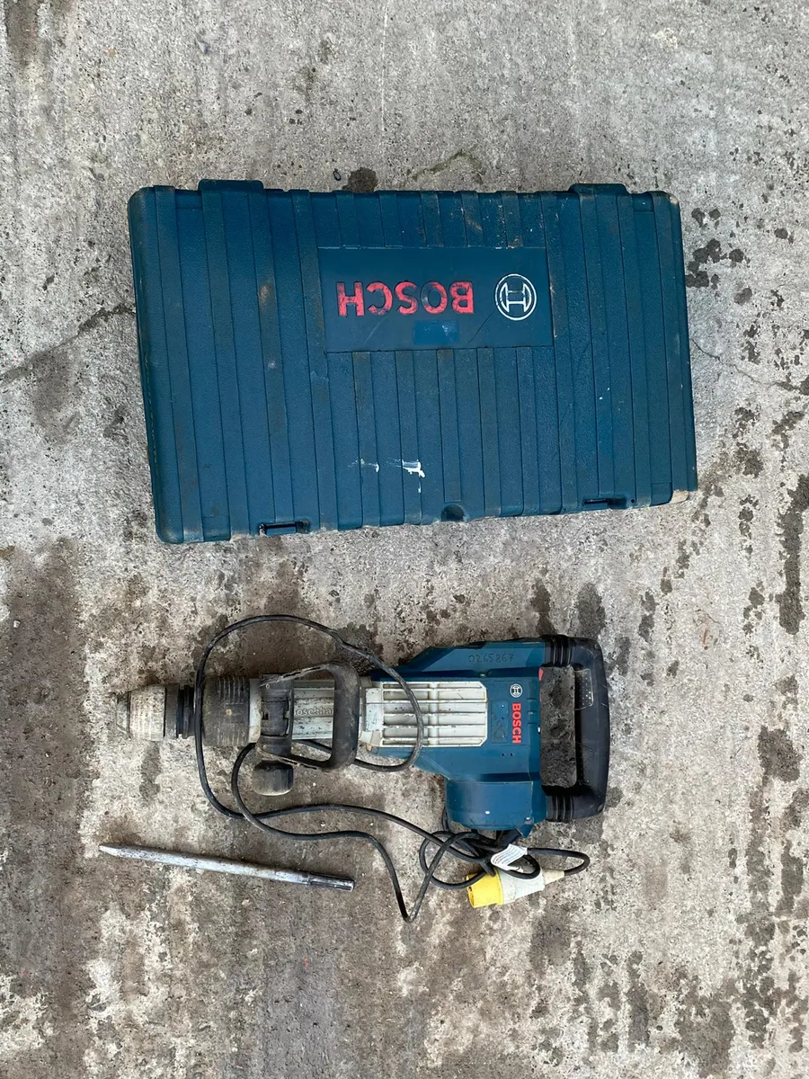 Choice of 2 Bosch GSH11VC Breakers - Image 4