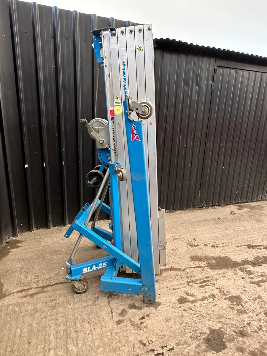 Genie SLA25 Material Lift - Image 3