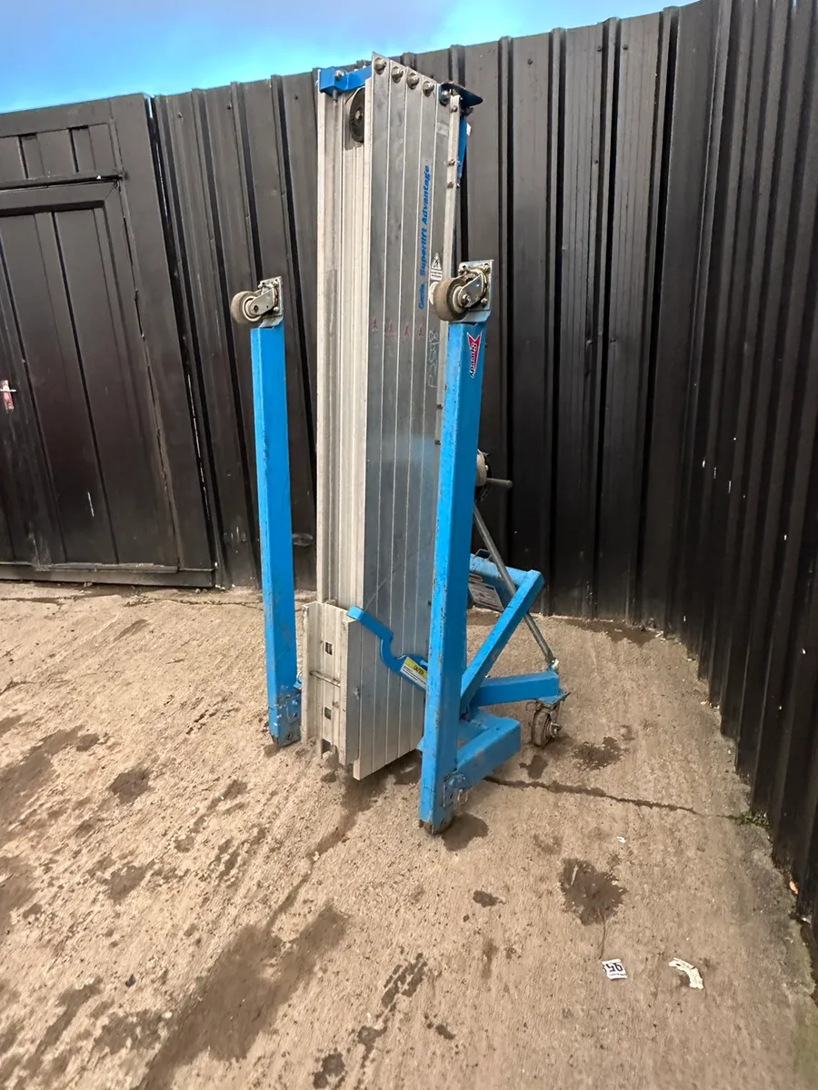 Genie SLA25 Material Lift - Image 4