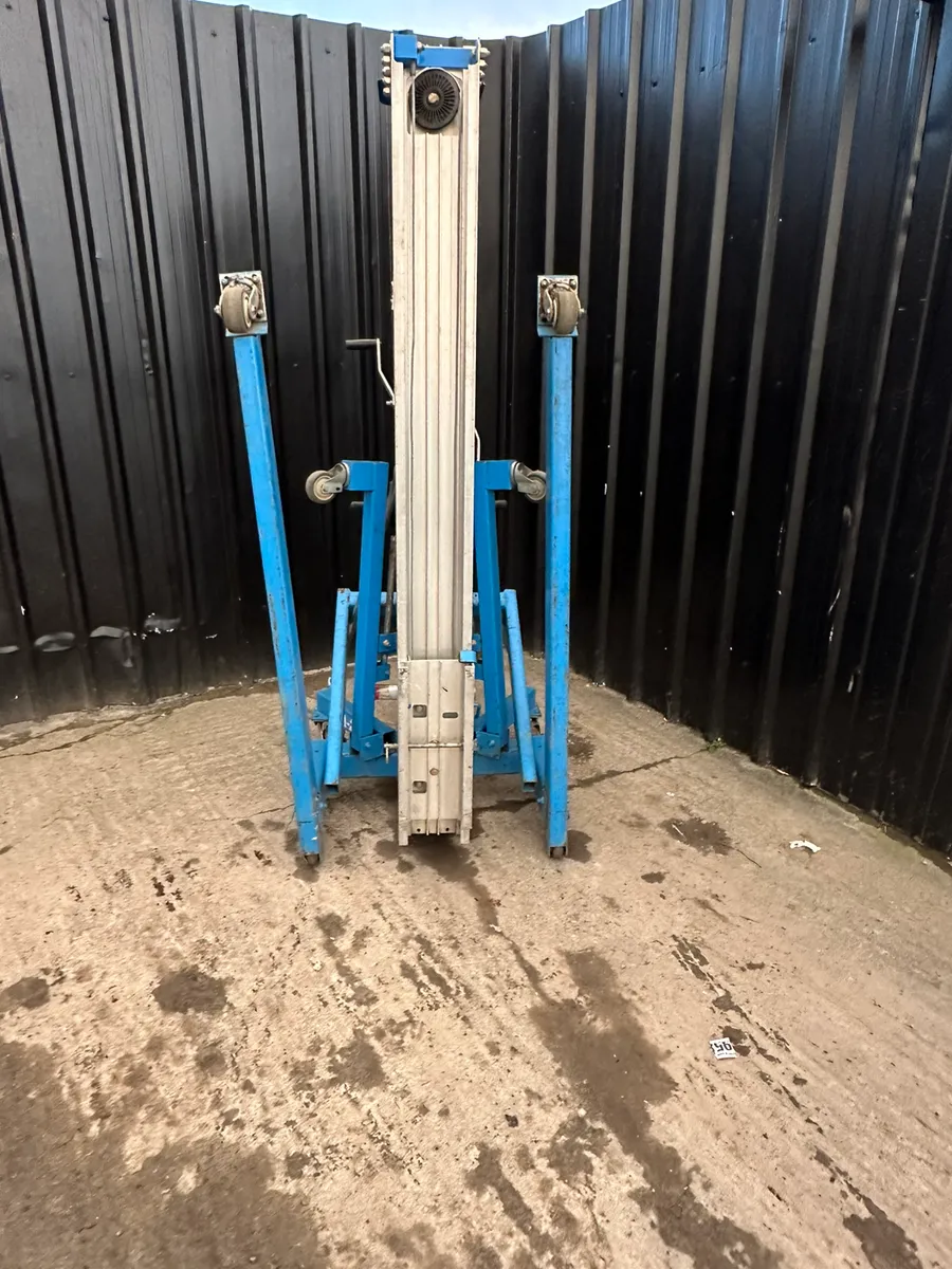 Genie SLA25 Material Lift - Image 2