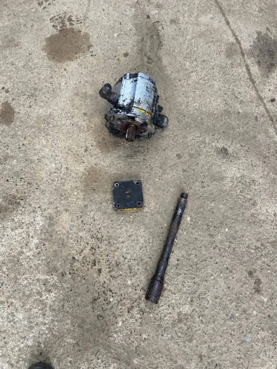 Hydraulic Pump suit MF 50D or 50B and  Shaft - Image 2