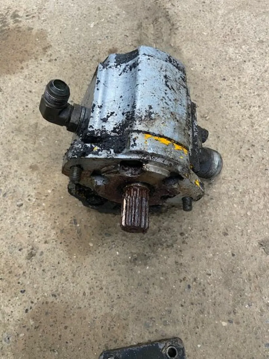 Hydraulic Pump suit MF 50D or 50B and  Shaft - Image 3