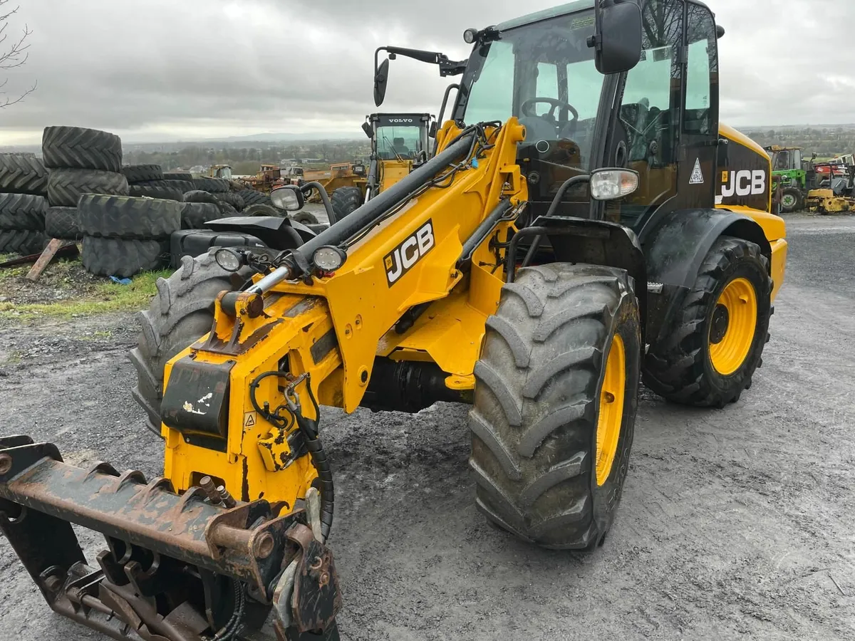 jcb 320 - Image 1