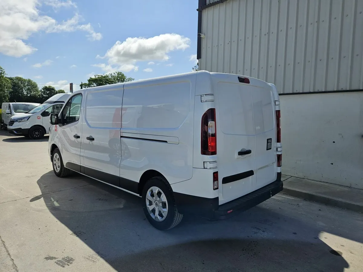Renault Trafic Red Edition White 150  HP - Image 3