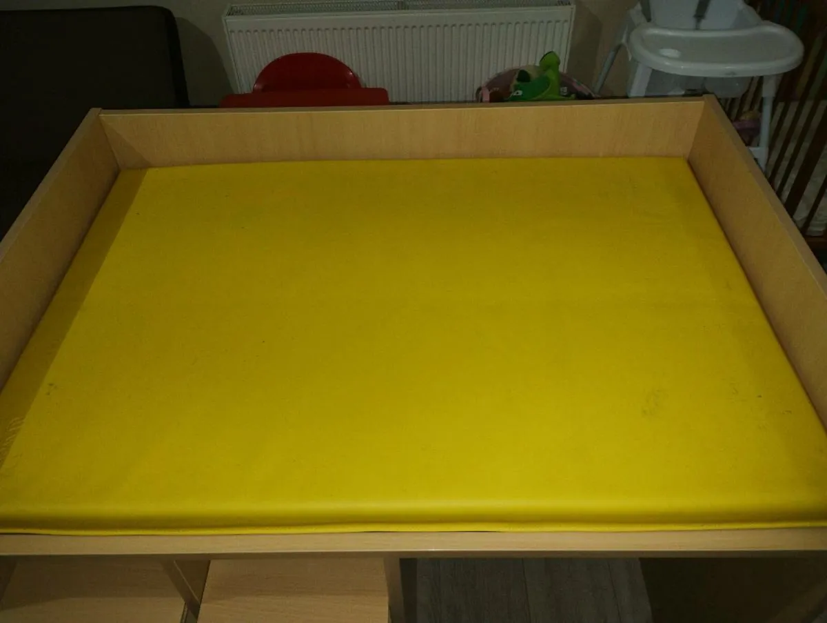 Wesco changing unit - Image 2