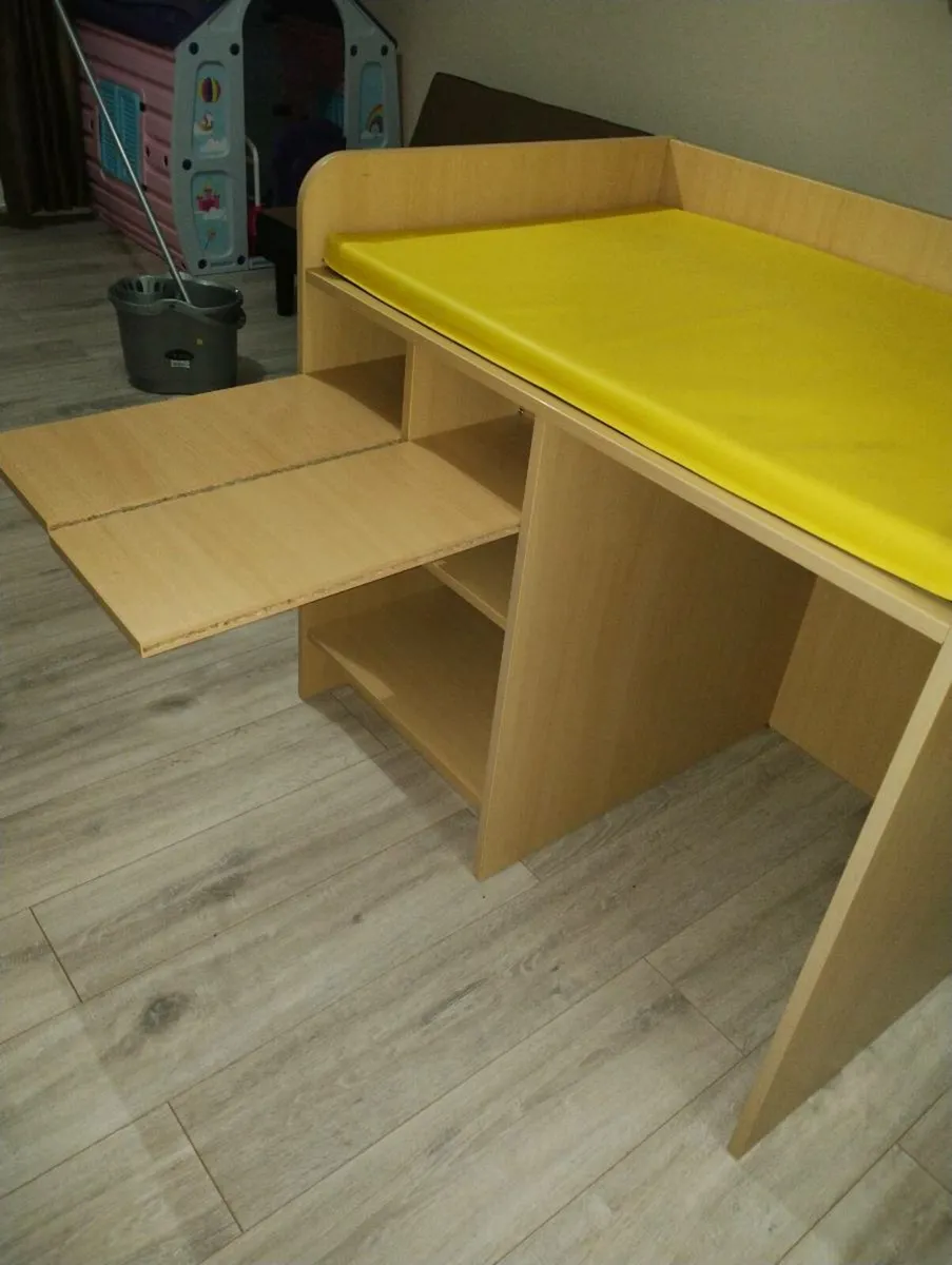 Wesco changing unit - Image 3