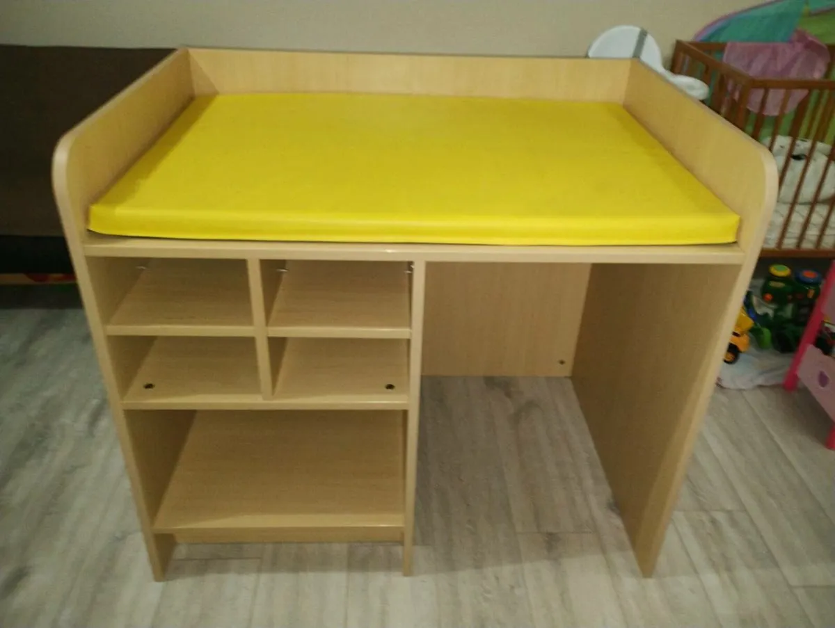 Wesco changing unit - Image 1