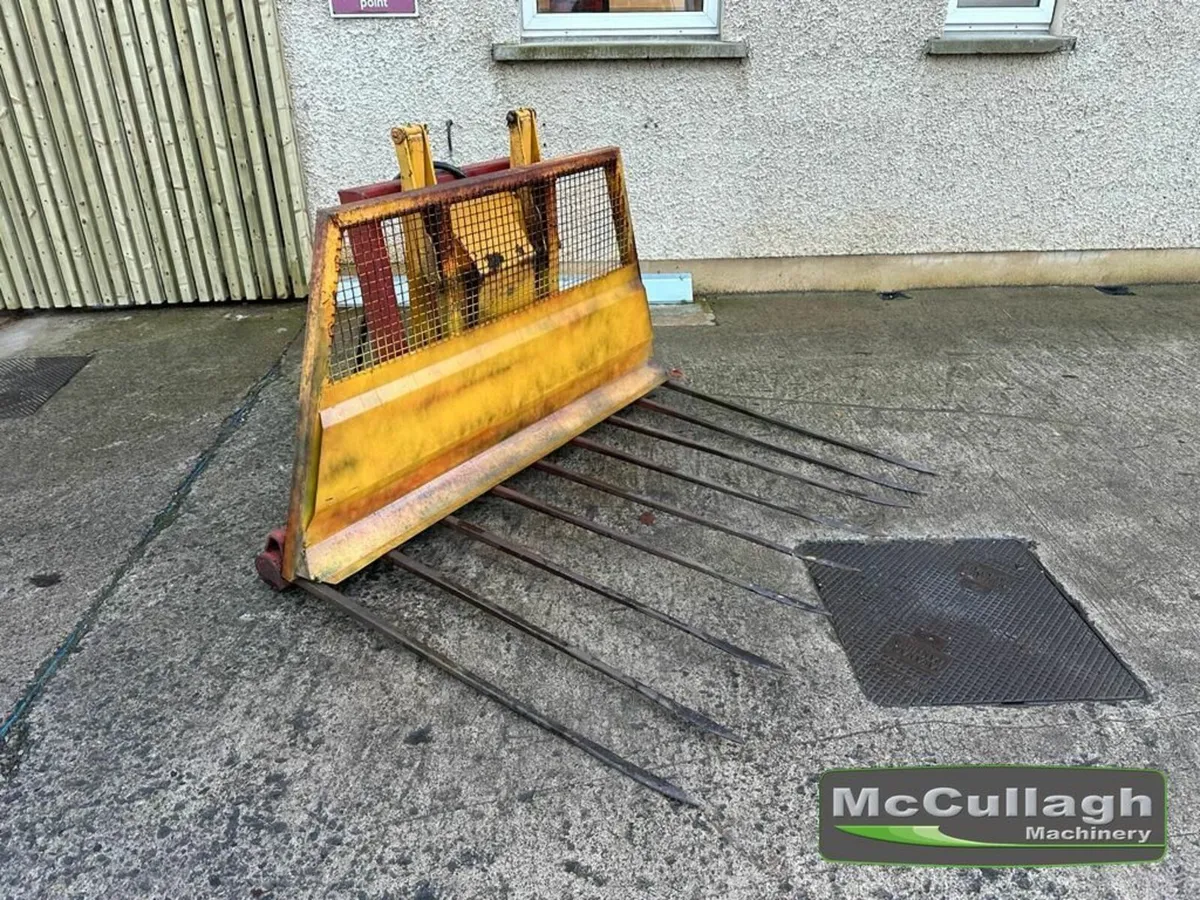 Used McKenna 9 Tine Push-off Buckrake - Image 3