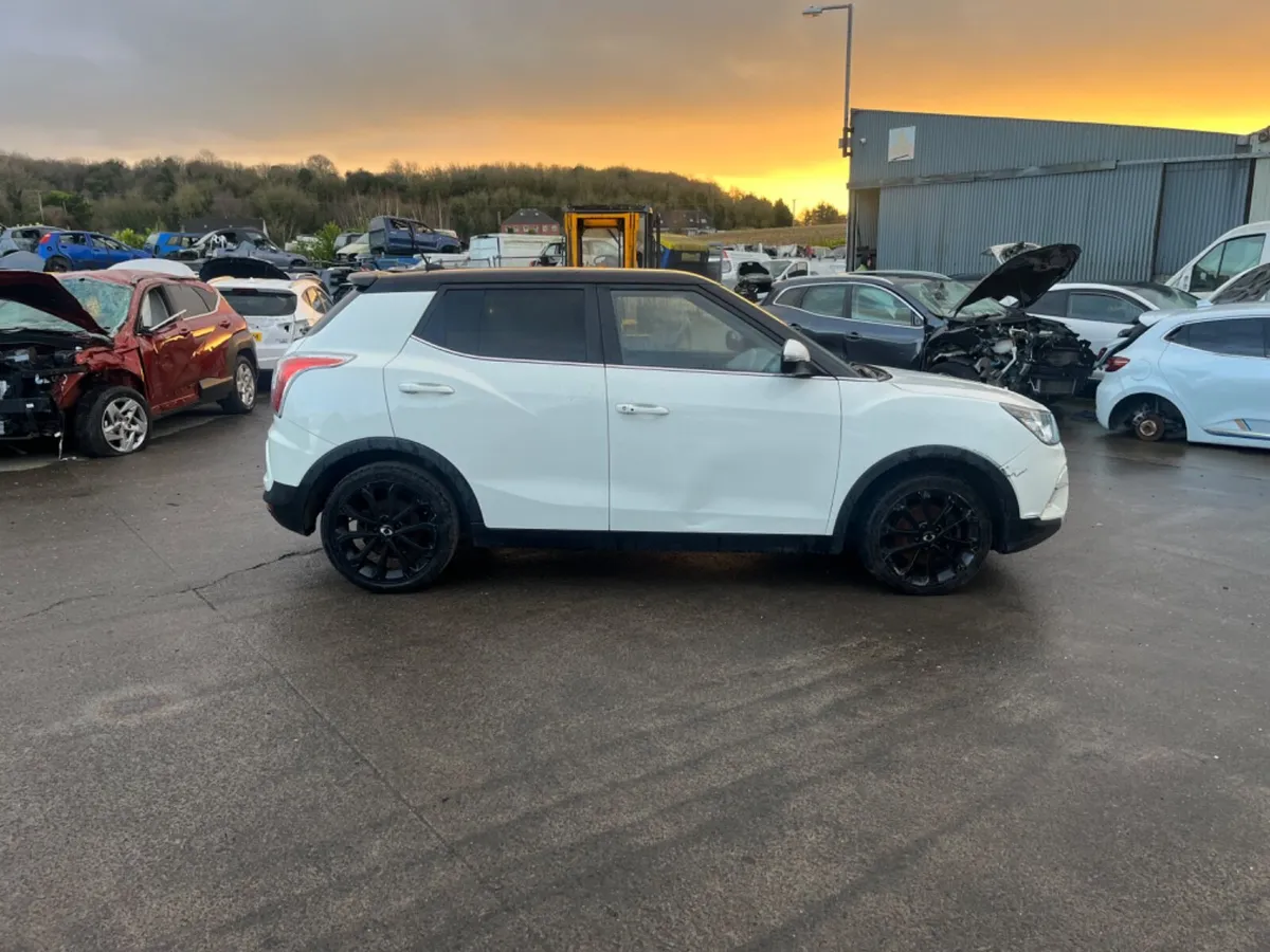 2017 SsangYong Tivoli 1.6 TD Auto - Image 4