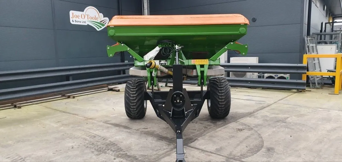 New Amazone Fertilizer Spreader with Bogie /Troll - Image 2