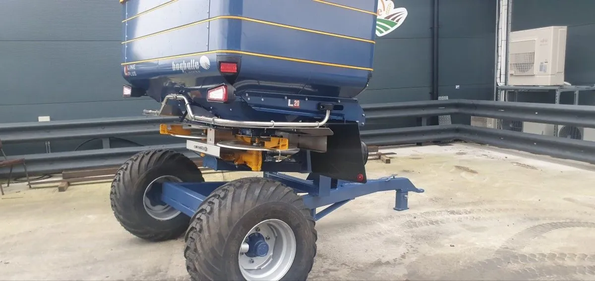 New Bogballe Fertilizer Spreader with Bogie / Tro - Image 4