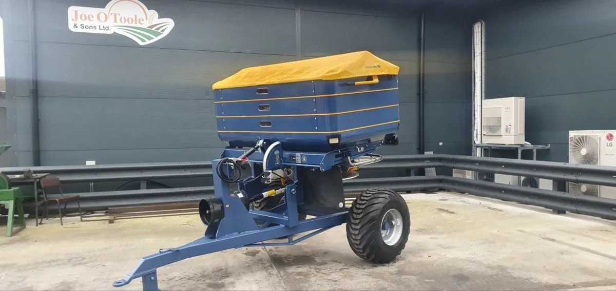 New Bogballe Fertilizer Spreader with Bogie / Tro - Image 1
