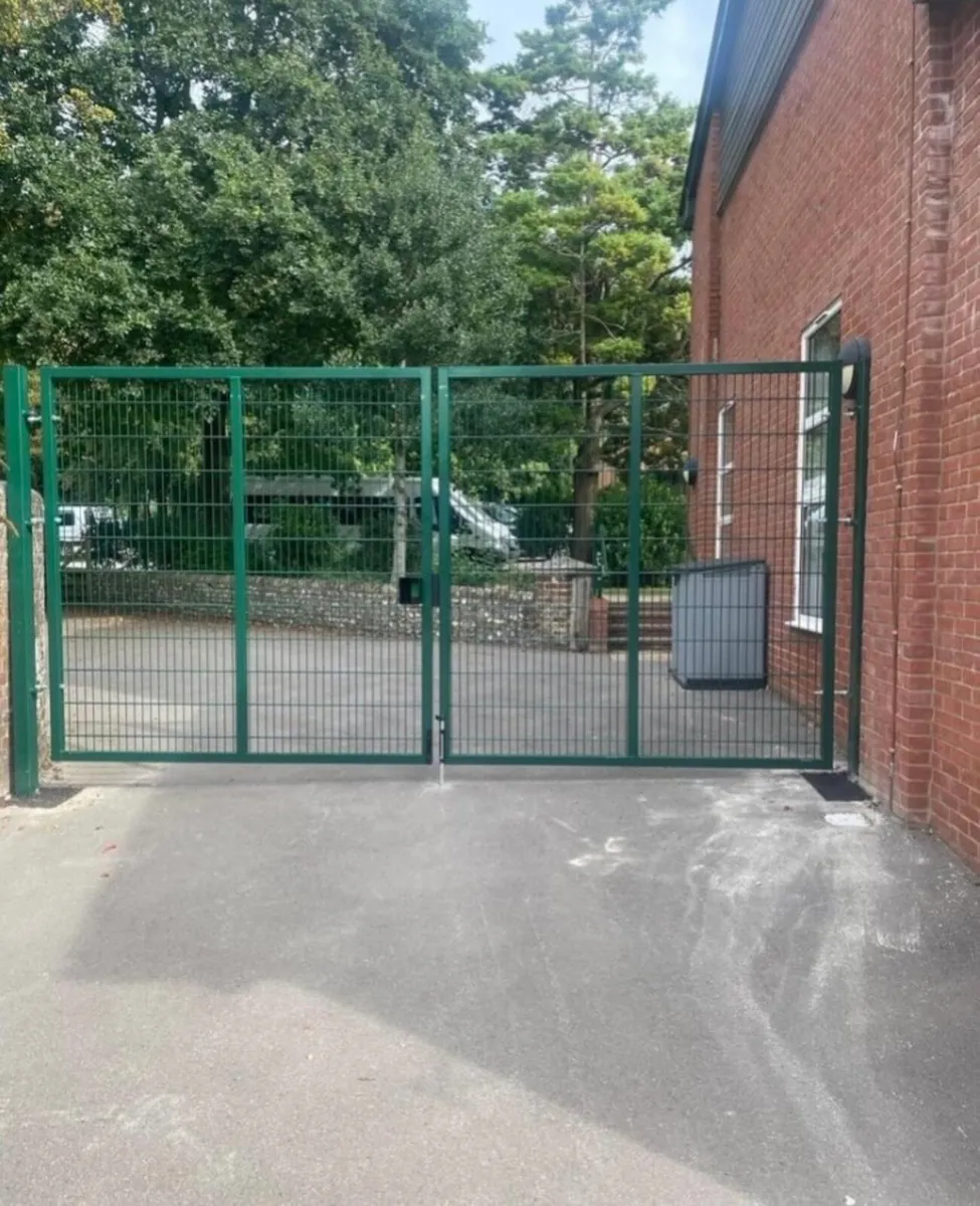 ‼️ No Fence!!!! NO INSURANCE ‼️ - Image 4