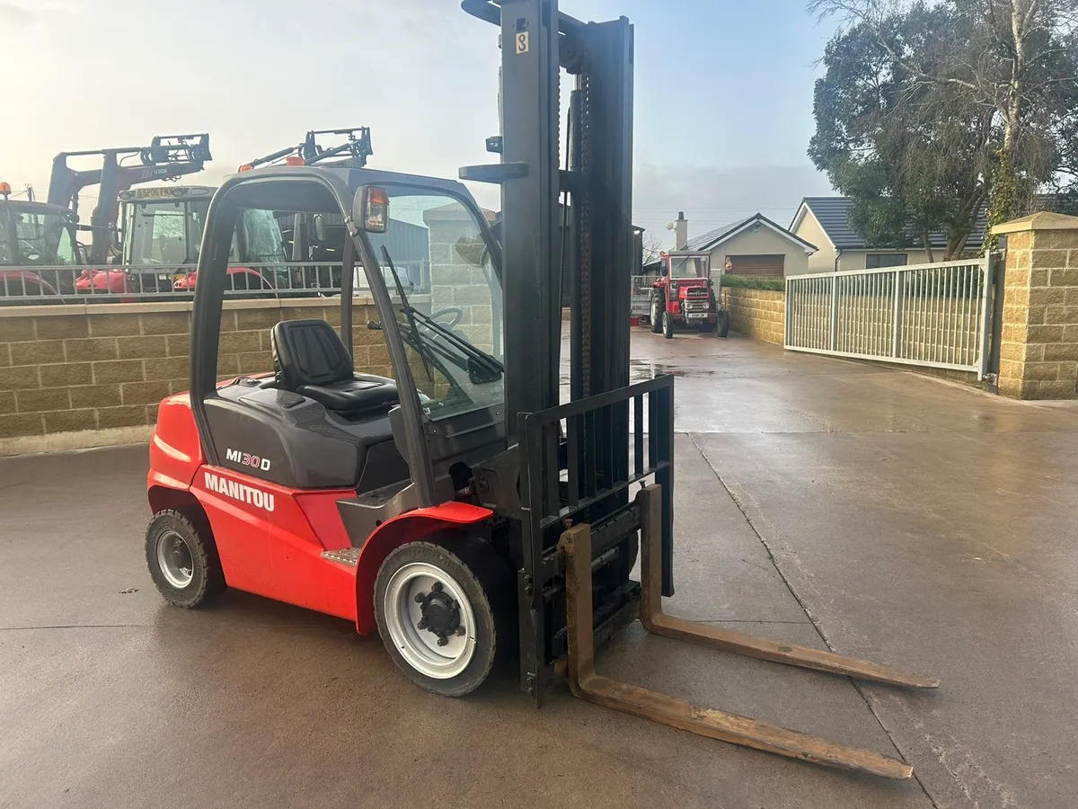 2018 manitou 3 ton forklift - Image 1