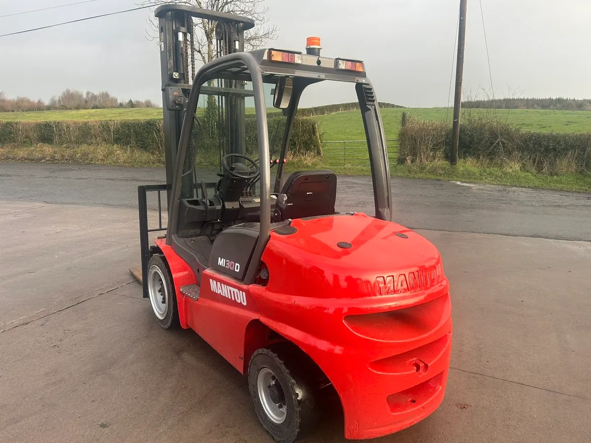 2018 manitou 3 ton forklift - Image 3