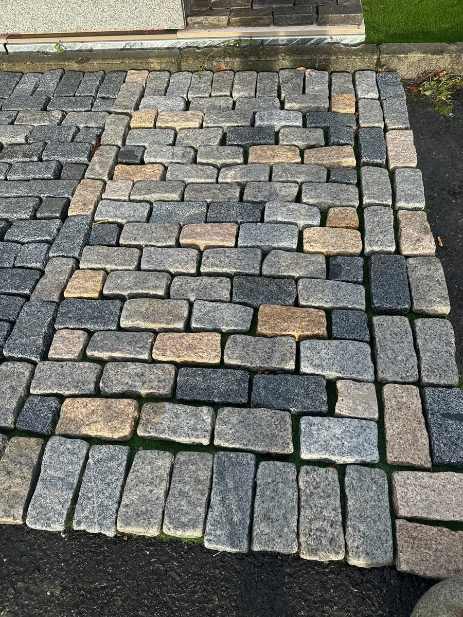 Tumbled Granite Cobbles (mixed colour) - Image 1