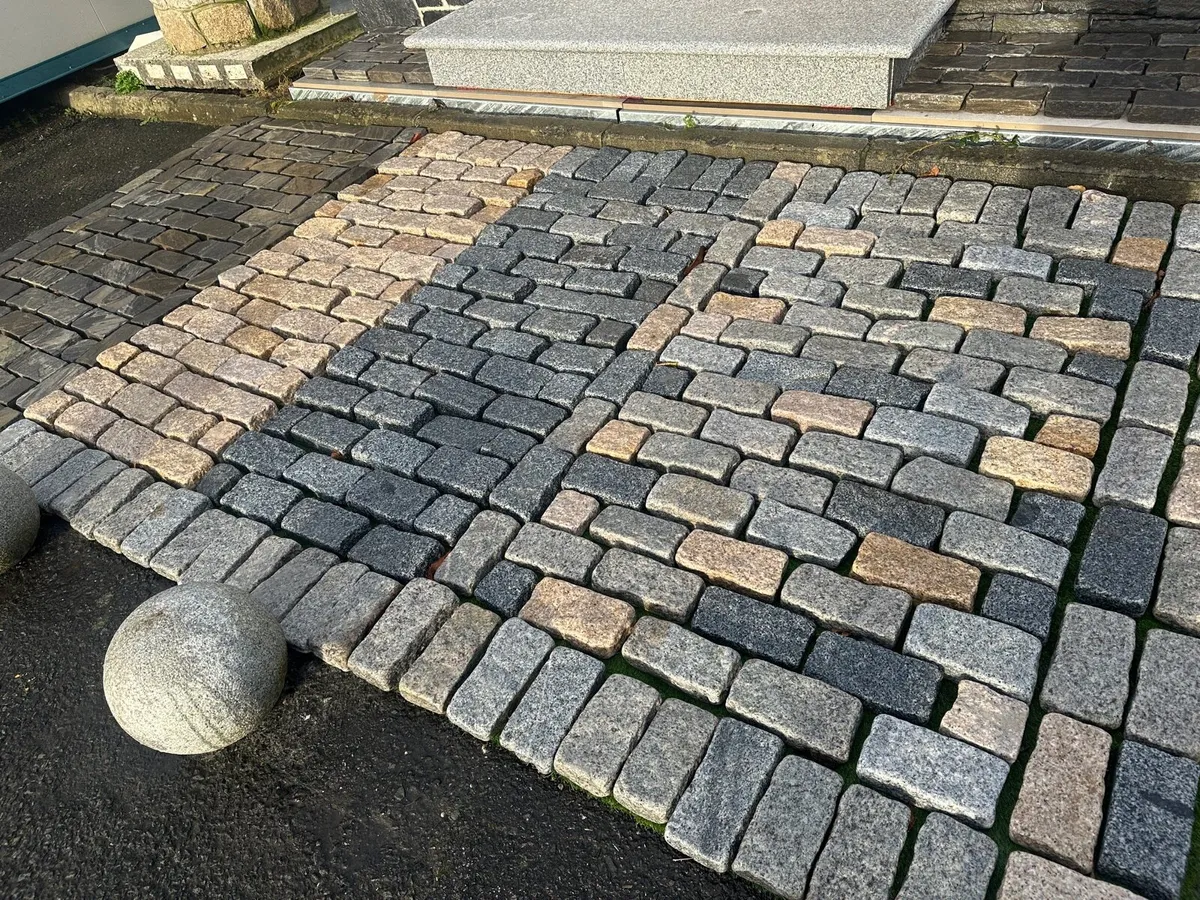 Tumbled Granite Cobbles (mixed colour) - Image 3