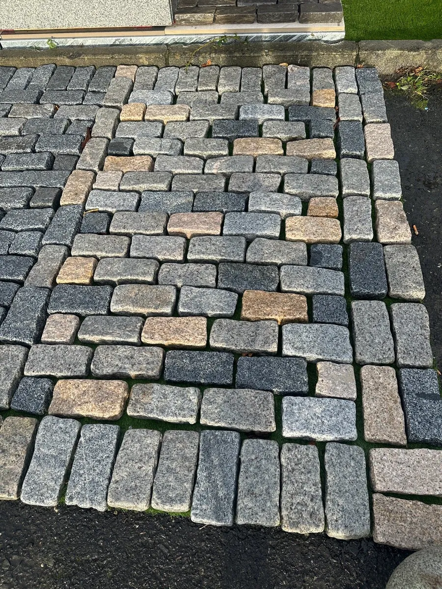 Tumbled Granite Cobbles (mixed colour) - Image 2