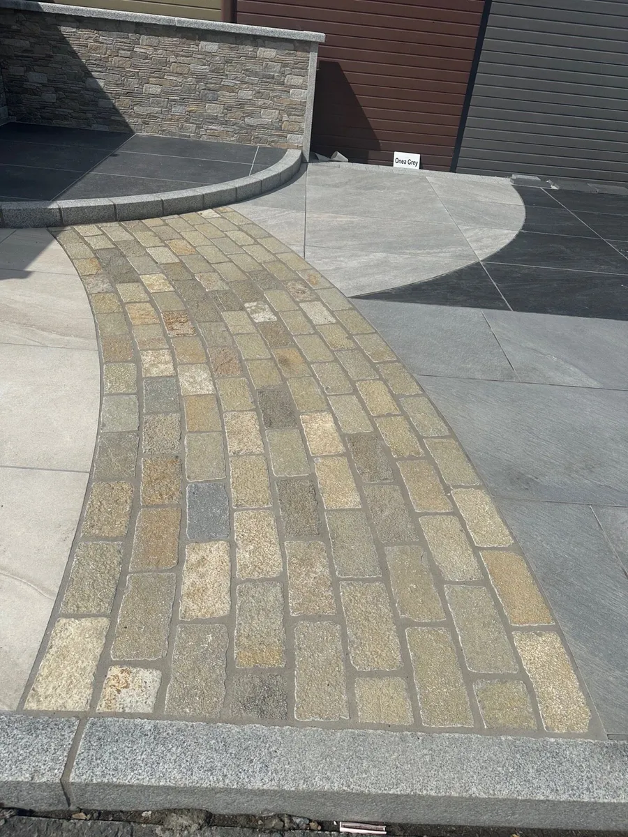 Yellow limestone cobbles (tumbled) - Image 1