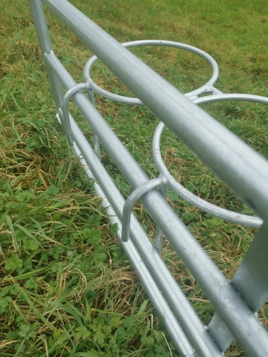 Sheep hurdles, hayracks and bucket rings. Leam - Image 4