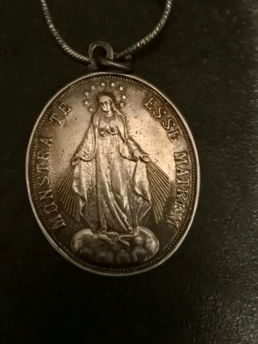Antique silver medal on silver chain - Image 3