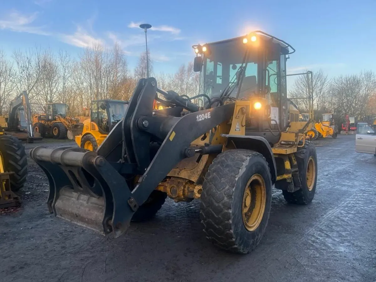 Bell 1204 Loading Shovel - Image 3