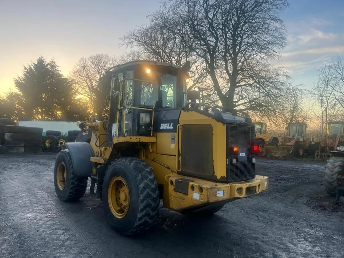 Bell 1204 Loading Shovel - Image 4