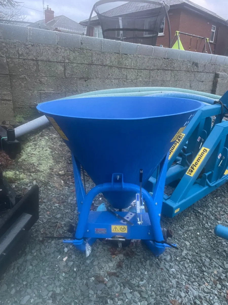 Fleming salt / fertiliser spreader - Image 2