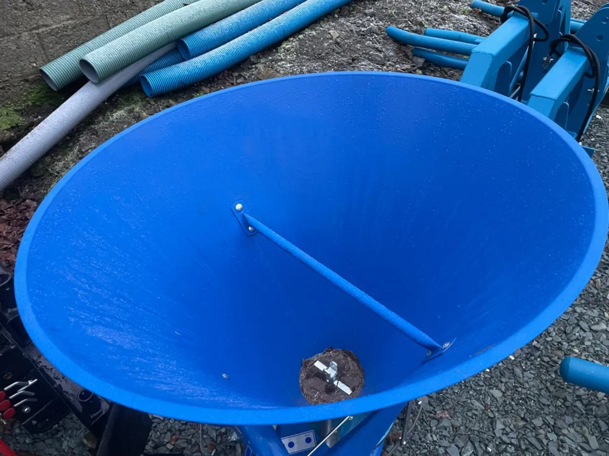Fleming salt / fertiliser spreader - Image 3