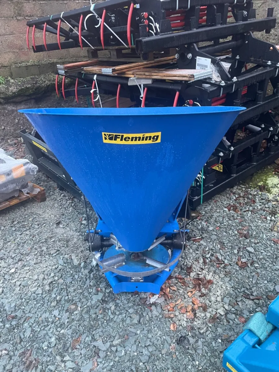 Fleming salt / fertiliser spreader - Image 1