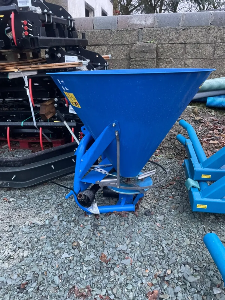 Fleming salt / fertiliser spreader - Image 4